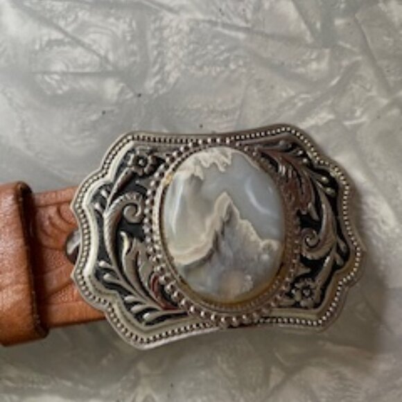 Vintage Tooled Western Genuine Leather Belt with vintage cabochon buckle - Picture 4 of 7